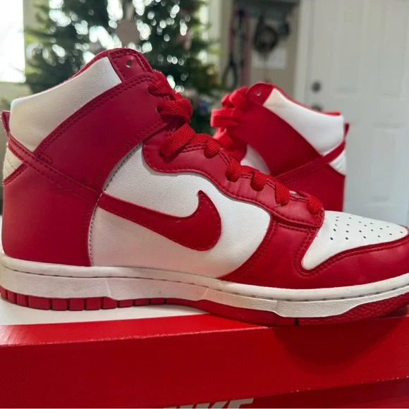 Nike Red and White Women's Sneakers - Picture 8 of 11
